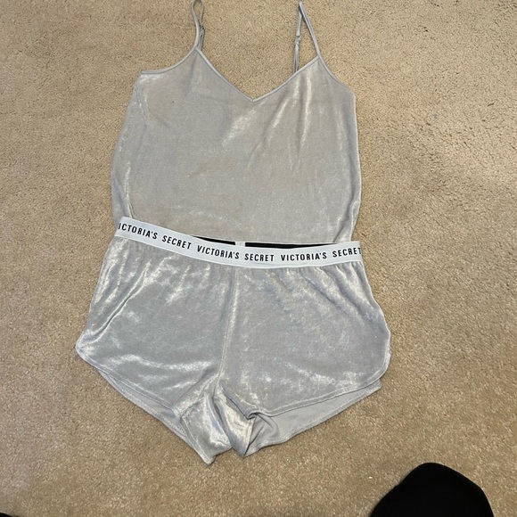 VICTORIA SECRET 2 pc. Velour Set*Gray* XSmall* So cute & comfy! - Picture 2 of 9